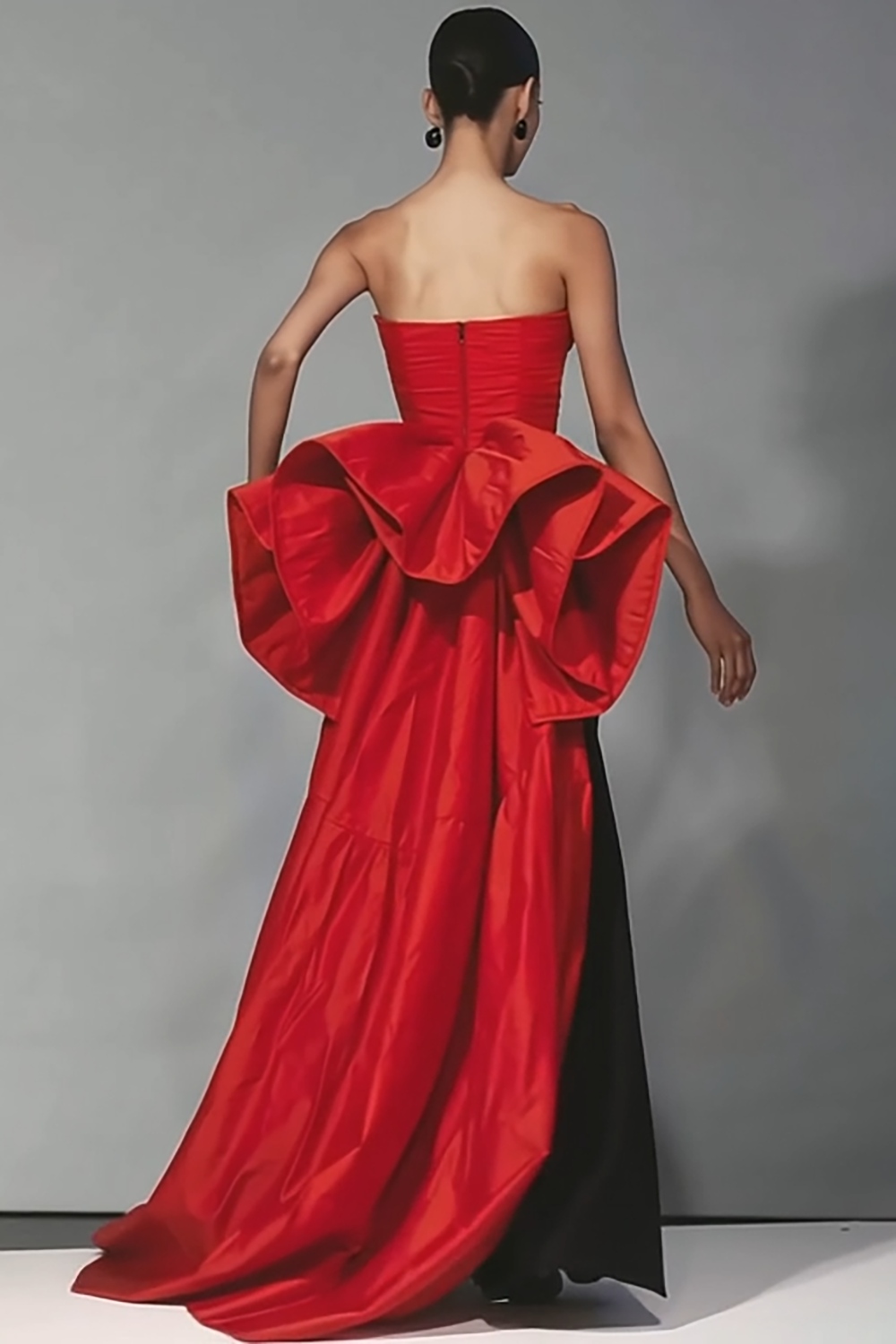 Black and Red Strapless Formal Dress With Bow Cape Train